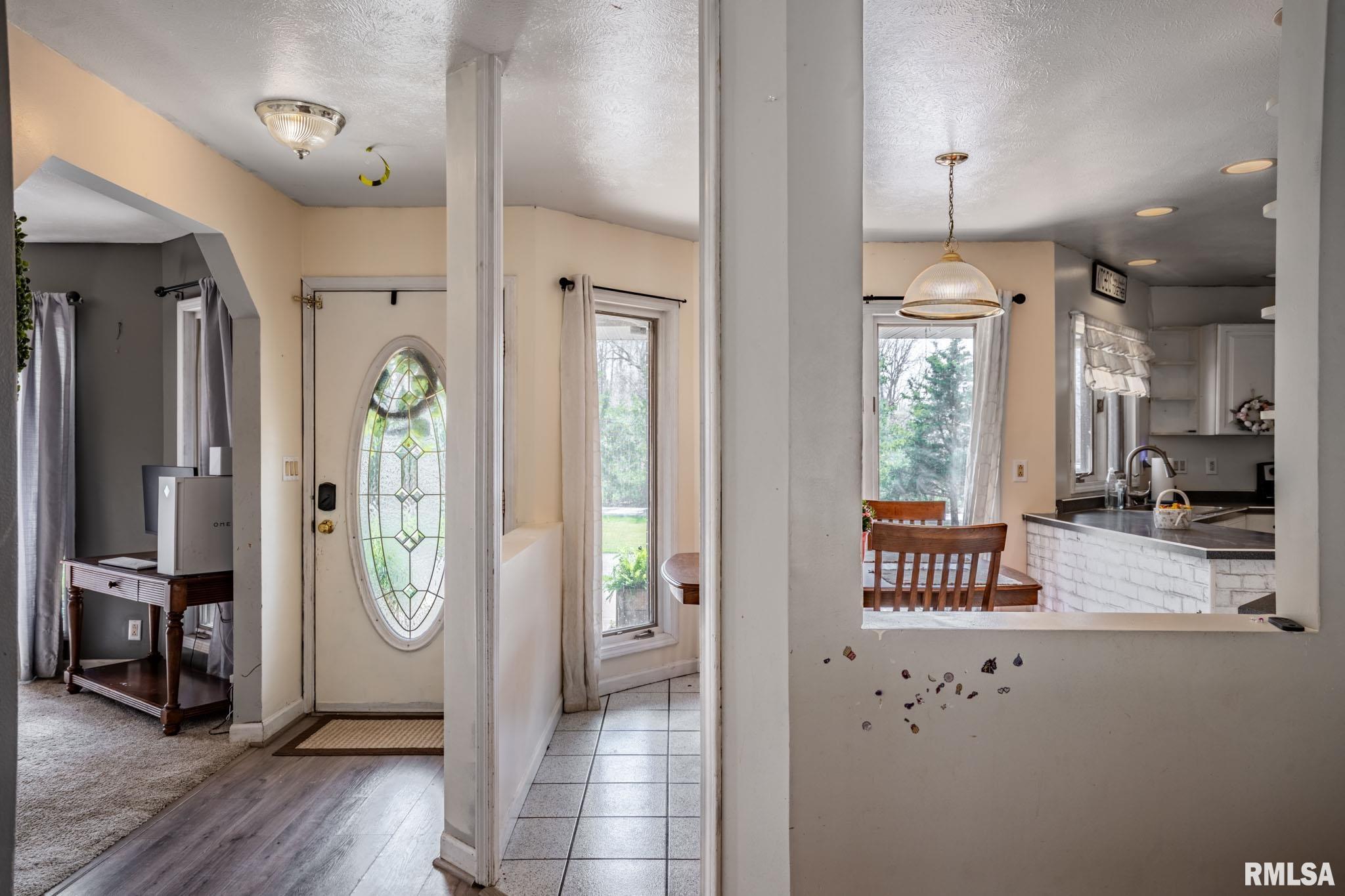 1126 Sycamore Road Carbondale, IL 62901 - Photo 3 of 33