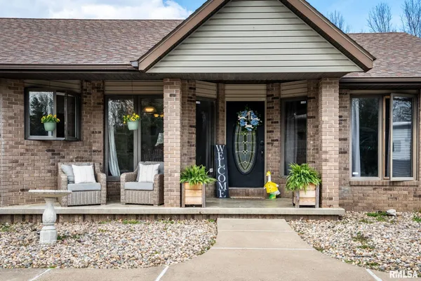 $299,900 | 1126 Sycamore Road, Carbondale, IL 62901