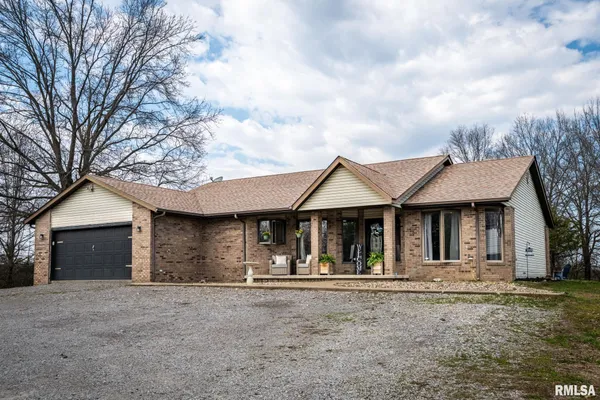 $299,900 | 1126 Sycamore Road, Carbondale, IL 62901