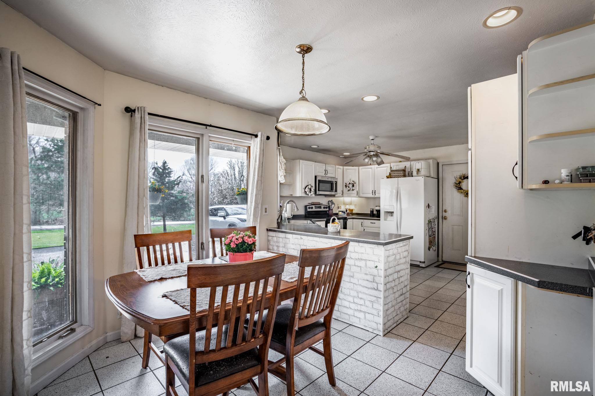 1126 Sycamore Road Carbondale, IL 62901 - Photo 8 of 33