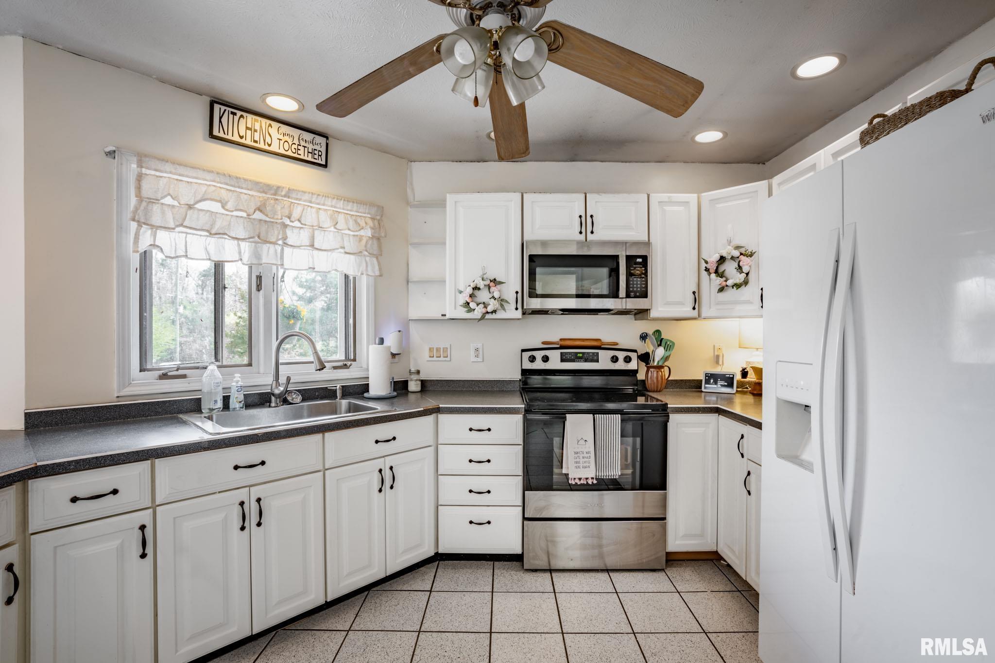 1126 Sycamore Road Carbondale, IL 62901 - Photo 9 of 33