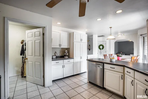$299,900 | 1126 Sycamore Road, Carbondale, IL 62901