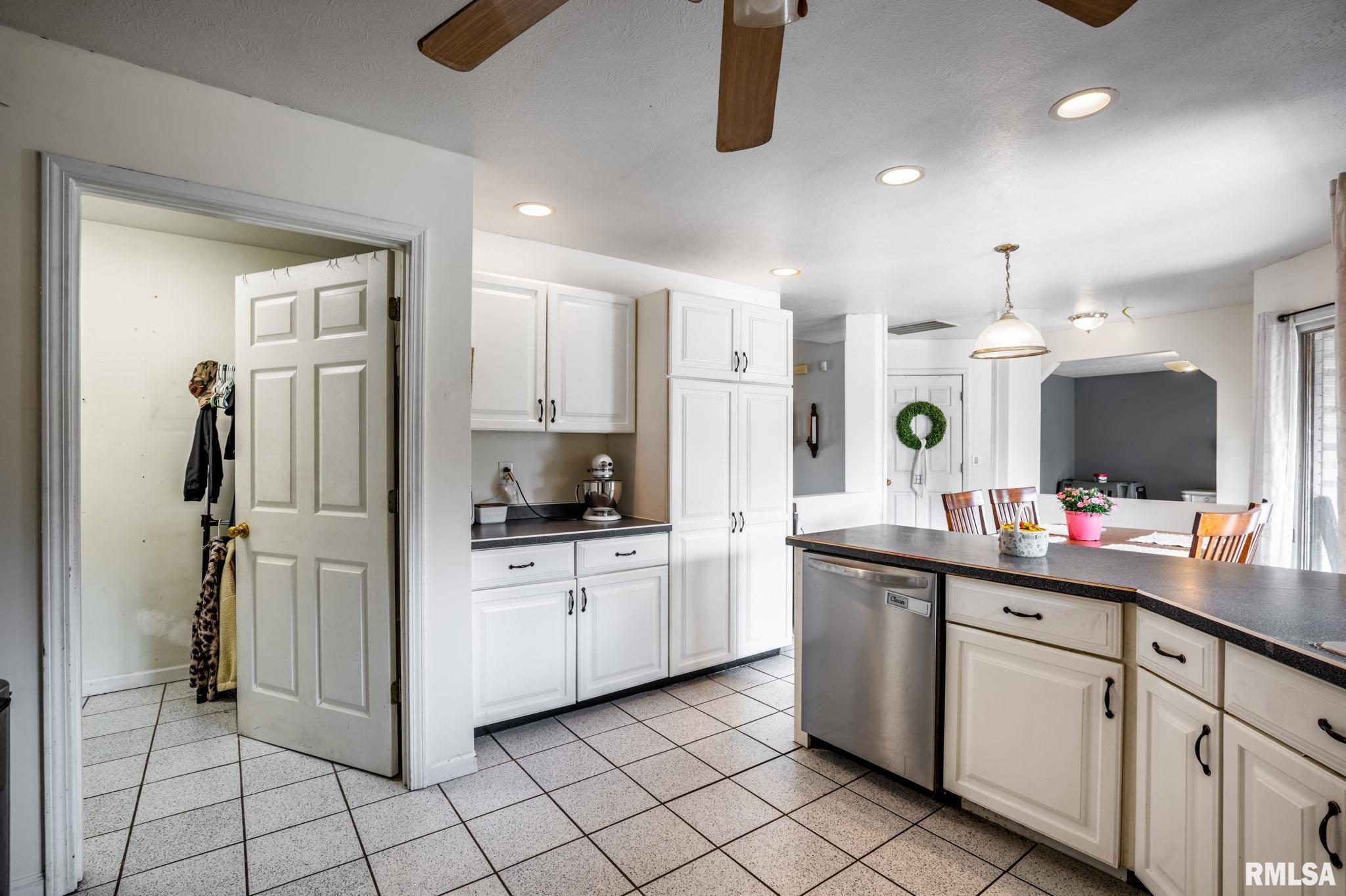 1126 Sycamore Road Carbondale, IL 62901 - Photo 10 of 33