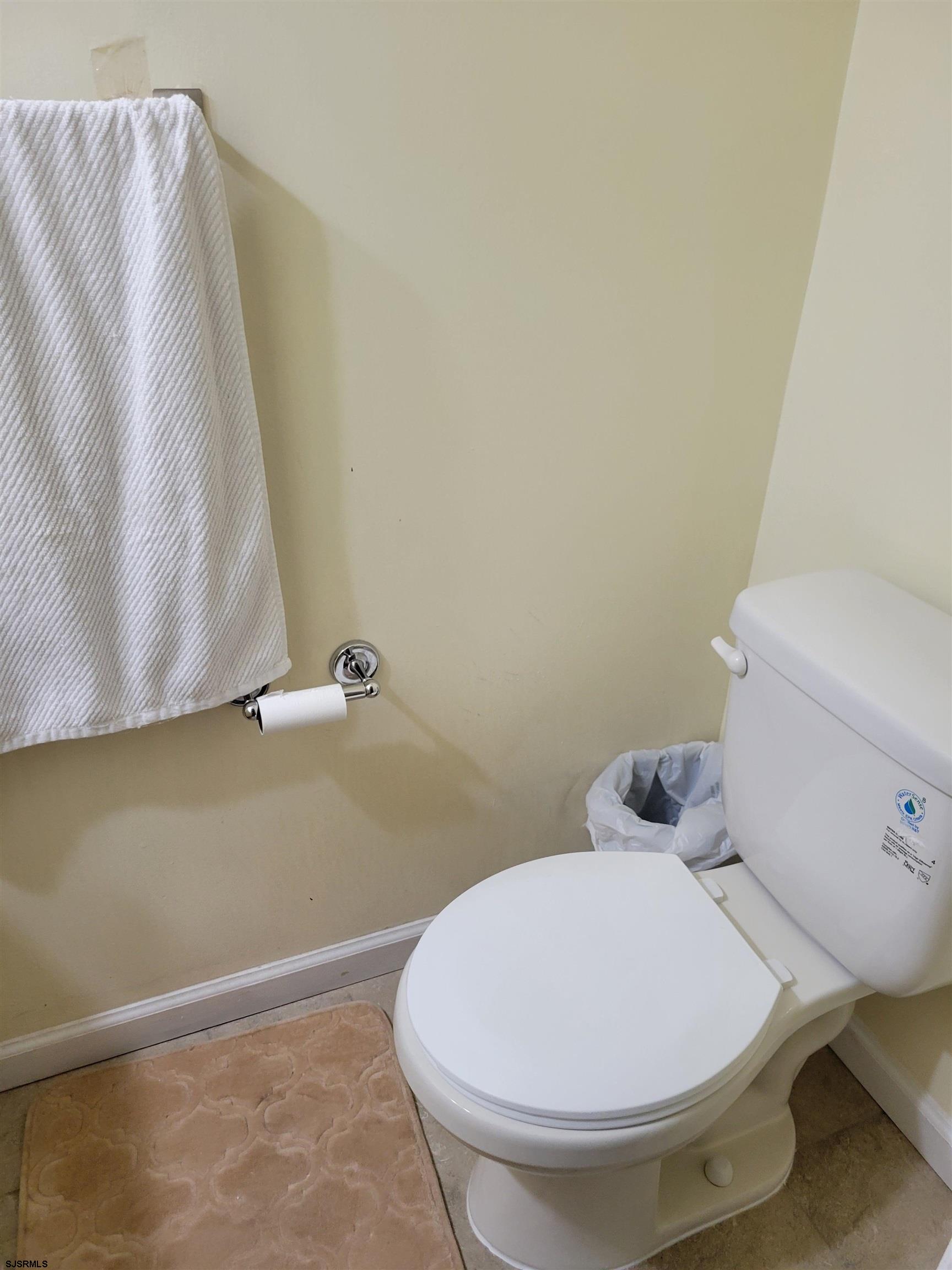 21 Sugarberry Road Egg Harbor Township, NJ 08234 - Photo 20 of 59 a bathroom with a toilet and a tub