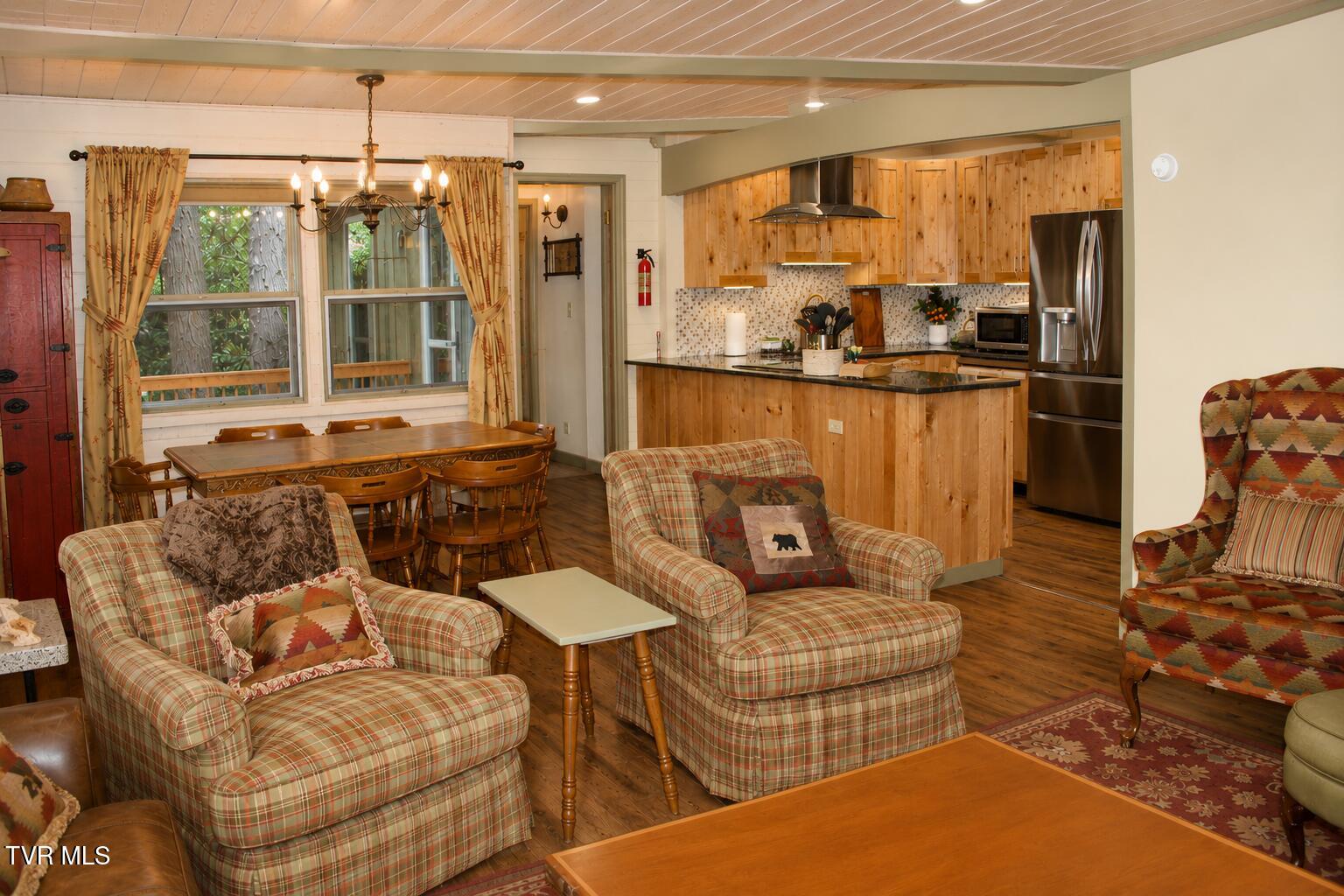 282 Ripshin Lake Road Roan Mountain, TN 37687 - Photo 53 of 72 Living room