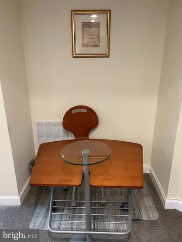 a view of livingroom with furniture