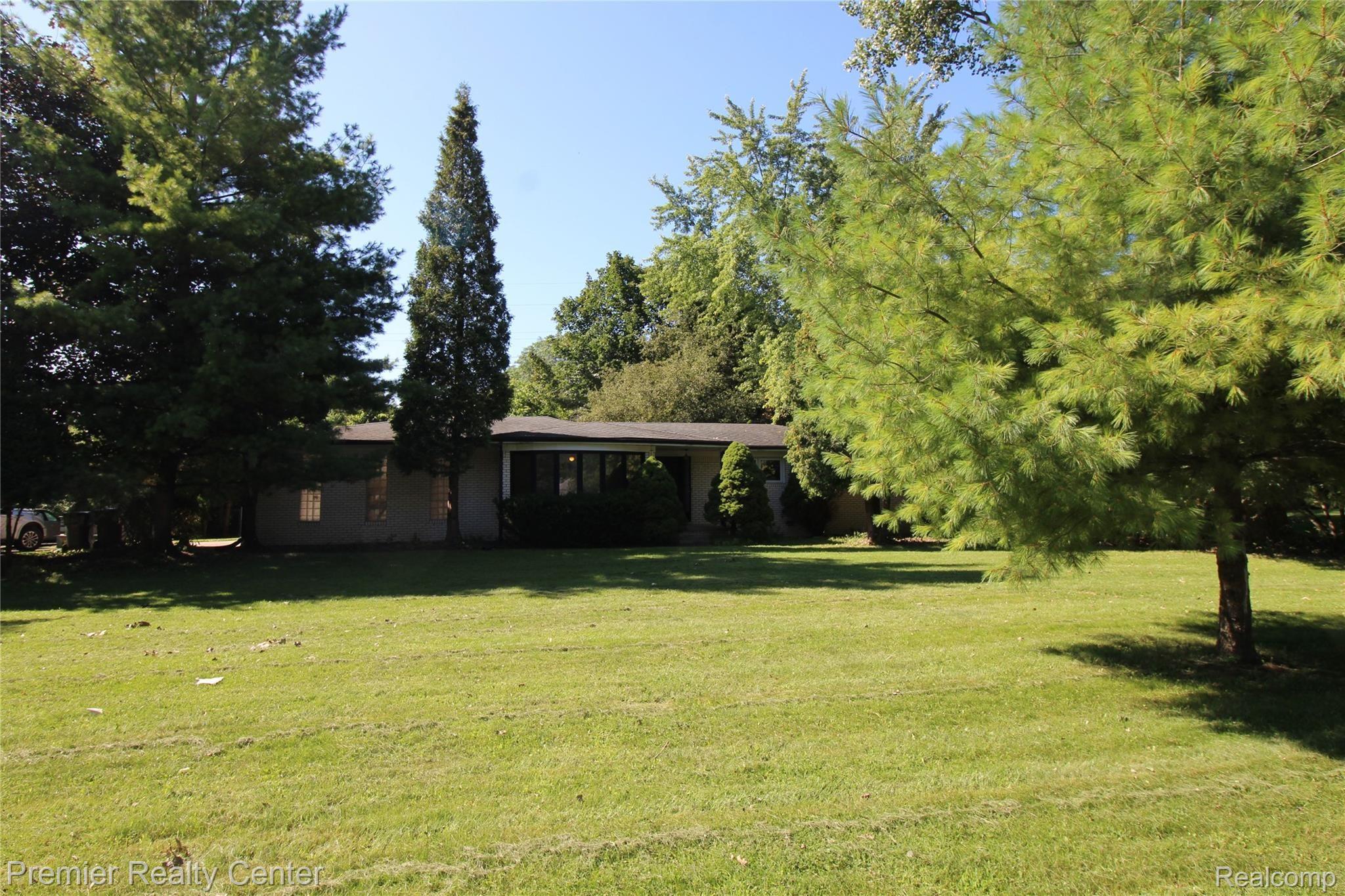 2111 West Avon Road Rochester, MI 48309 - Photo 3 of 22 IMG_7402.JPG