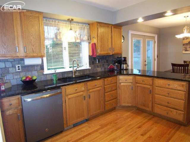 11222 Coldwater Road Flushing, MI 48433 - Photo 9 of 34 20459960-8.JPG