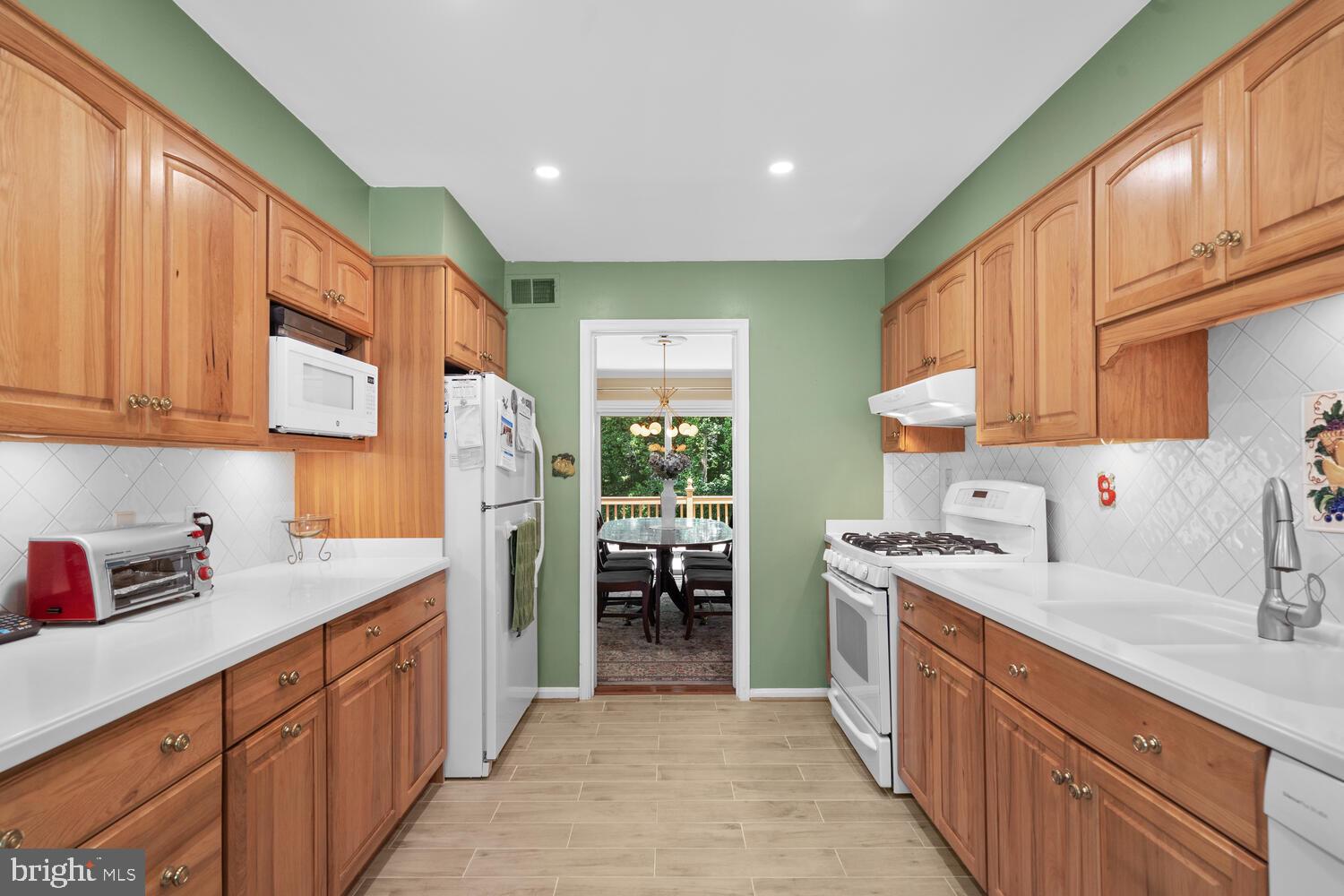 2404 Falling Creek Road Silver Spring, MD 20904 - Photo 11 of 47 Kitchen with Porcelain Floors