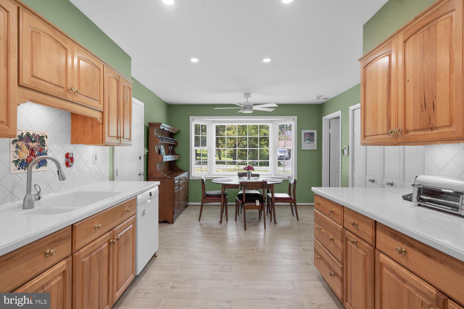 2404 Falling Creek Road Silver Spring, MD 20904 - Photo 15 of 47 Kitchen and Breakfast Room