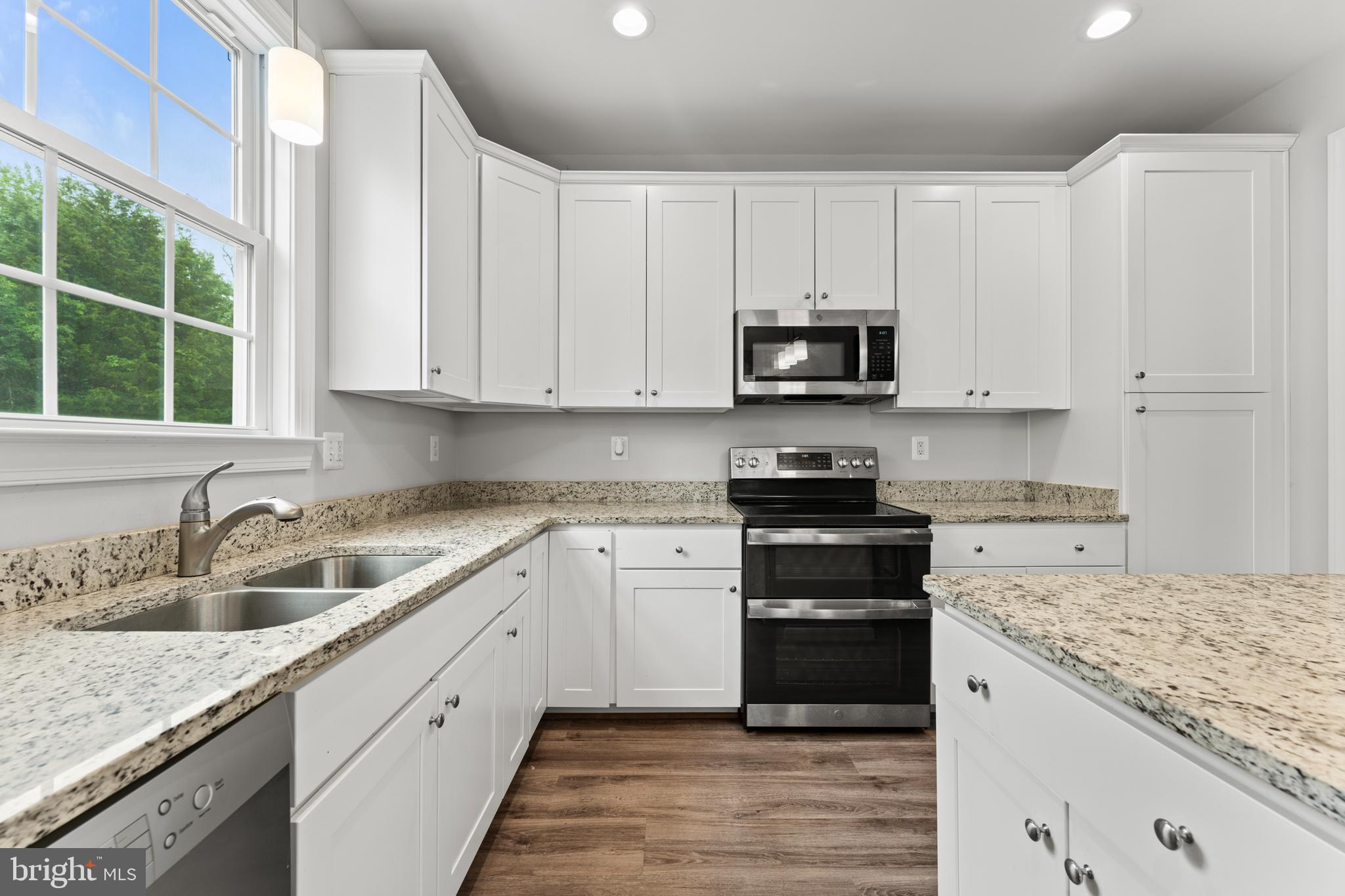 982 Rye Drive La Plata, MD 20646 - Photo 16 of 42 Kitchen with stainless steel appliances
