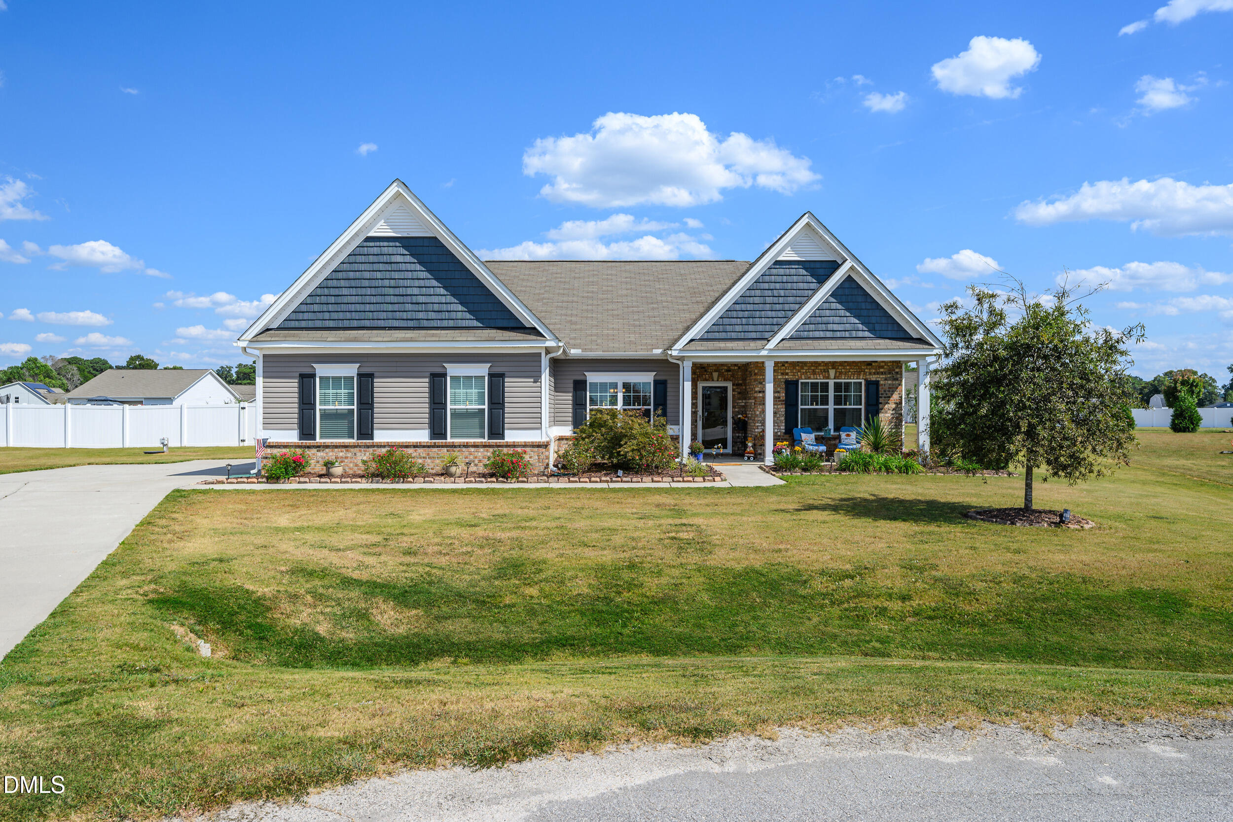 1 -91 charlottes web cir, exterior