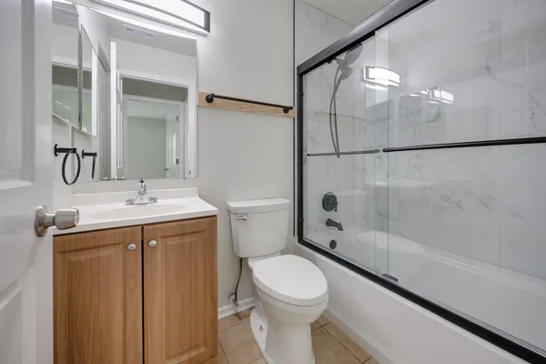 $2,030 | 117 Gant Circle, Unit F, Streamwood, IL 60107