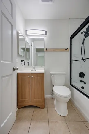 $2,030 | 117 Gant Circle, Unit F, Streamwood, IL 60107