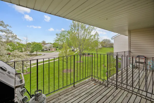 $2,030 | 117 Gant Circle, Unit F, Streamwood, IL 60107