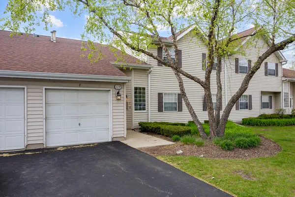 $2,030 | 117 Gant Circle, Unit F, Streamwood, IL 60107