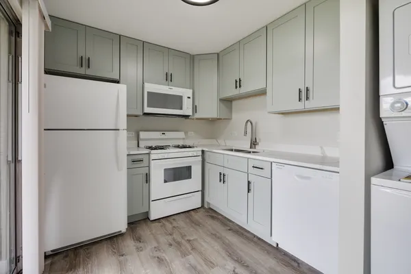$2,030 | 117 Gant Circle, Unit F, Streamwood, IL 60107