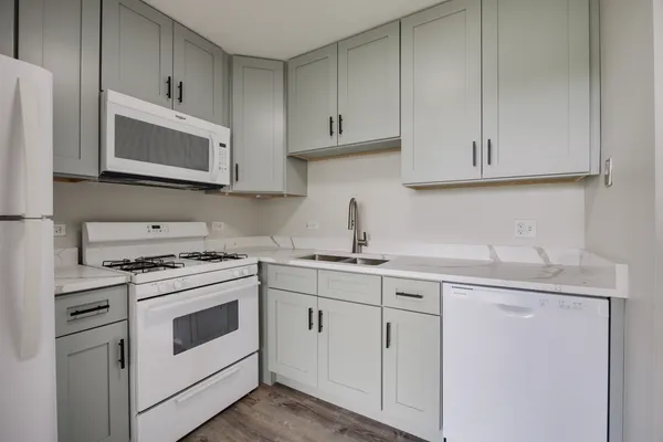 $2,030 | 117 Gant Circle, Unit F, Streamwood, IL 60107