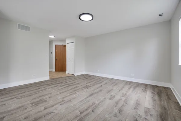 $2,030 | 117 Gant Circle, Unit F, Streamwood, IL 60107