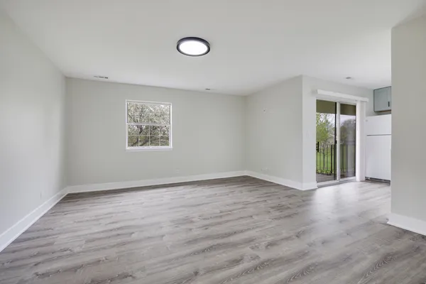 $2,030 | 117 Gant Circle, Unit F, Streamwood, IL 60107