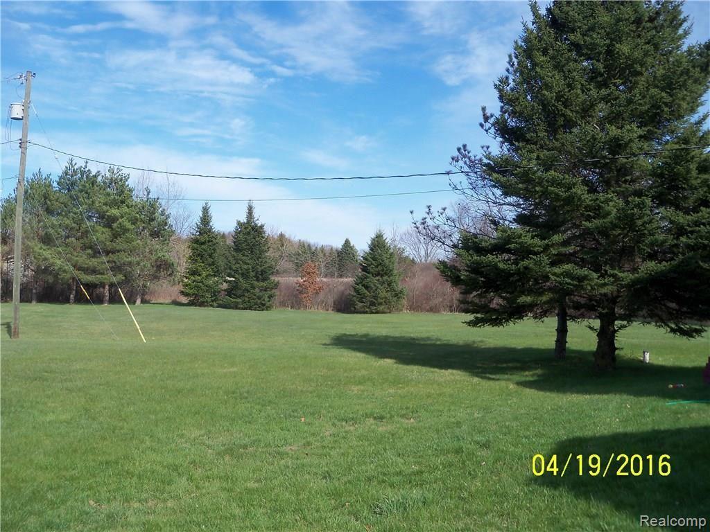 10550 County Line Road Ortonville, MI 48462 - Photo 11 of 39 026.JPG