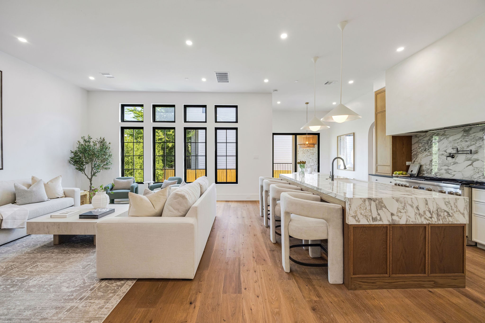 614 Ridge Street Houston, TX 77009 - Photo 9 of 38 Gallery Image 9