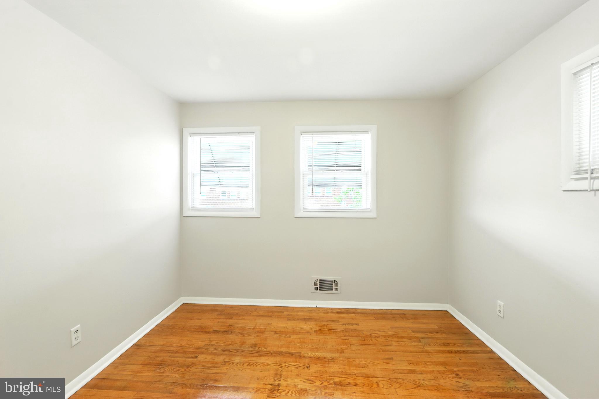 4255 Labyrinth Road Baltimore, MD 21215 - Photo 16 of 27 an empty room with a window