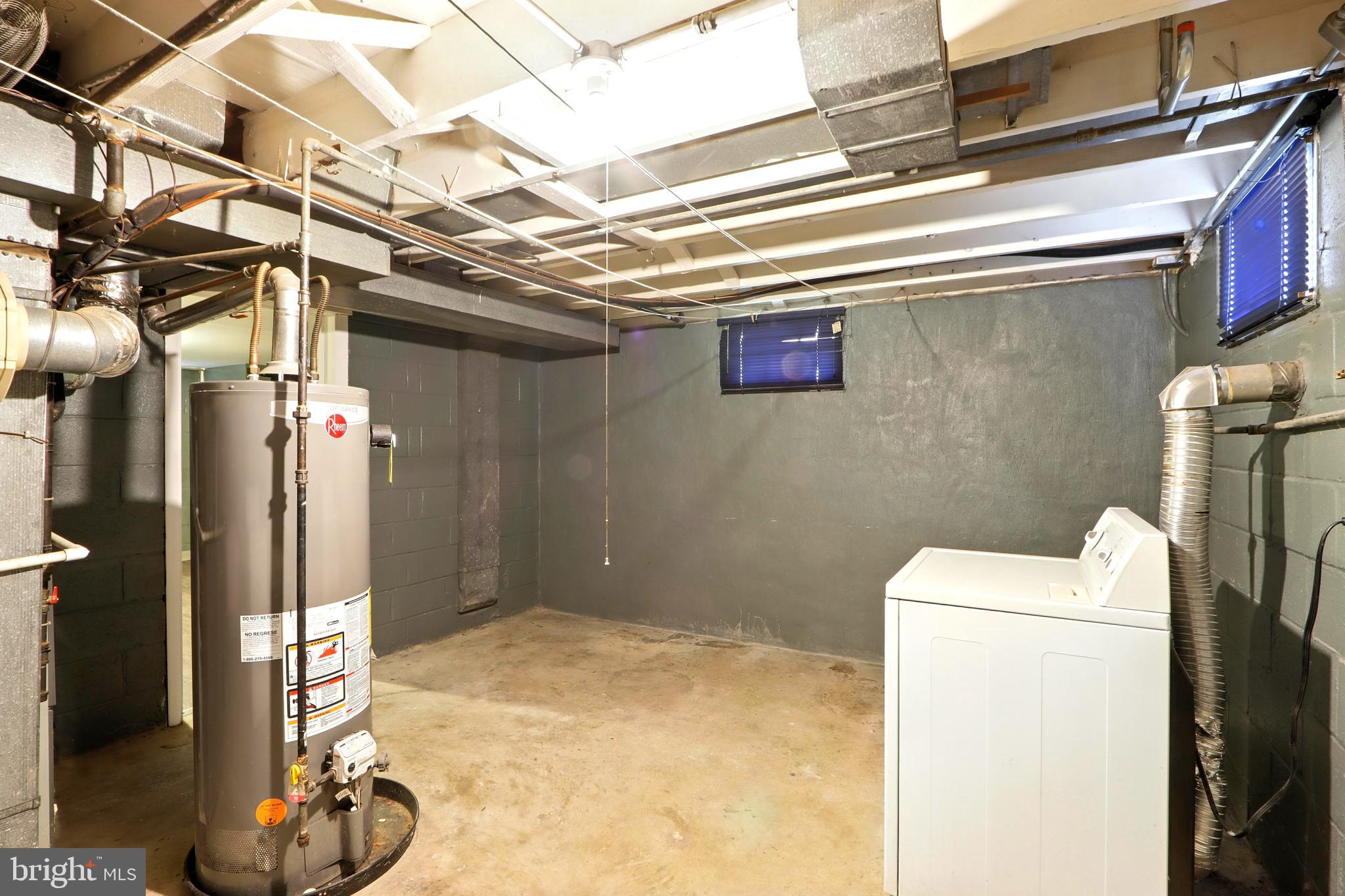 4255 Labyrinth Road Baltimore, MD 21215 - Photo 24 of 27 a utility room with dryer and washer