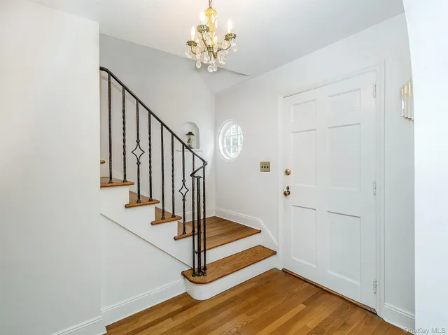 $1,299,000 | 43 Amherst Road, Port Washington, NY 11050