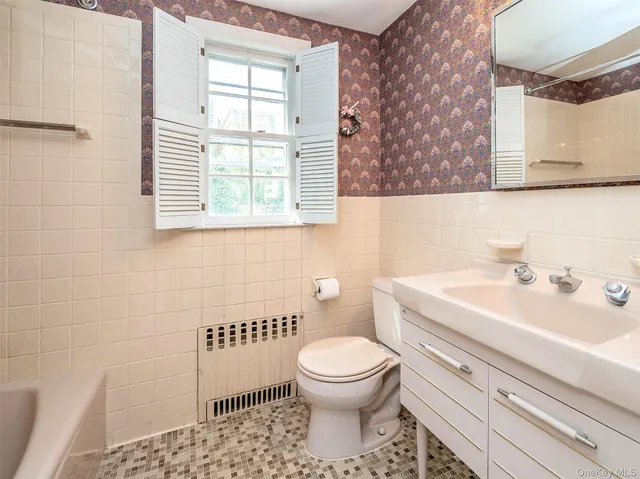 $1,299,000 | 43 Amherst Road, Port Washington, NY 11050