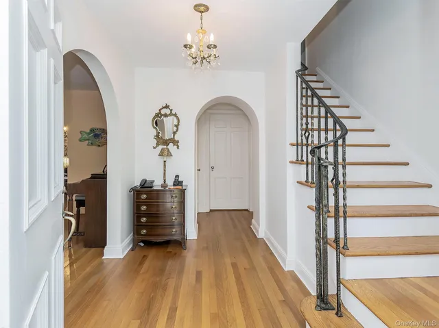 $1,299,000 | 43 Amherst Road, Port Washington, NY 11050