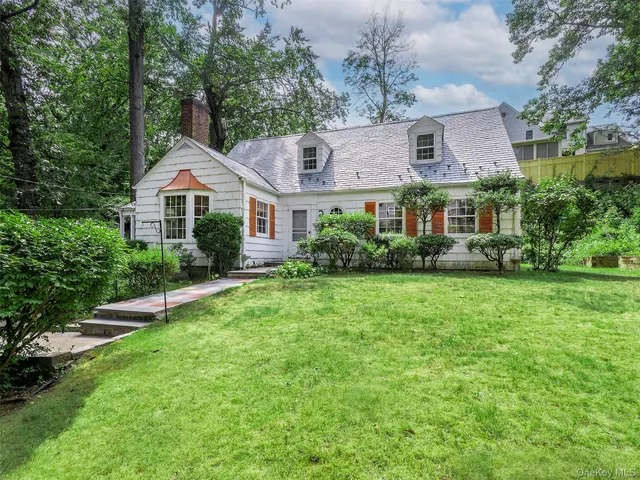 $1,299,000 | 43 Amherst Road, Port Washington, NY 11050