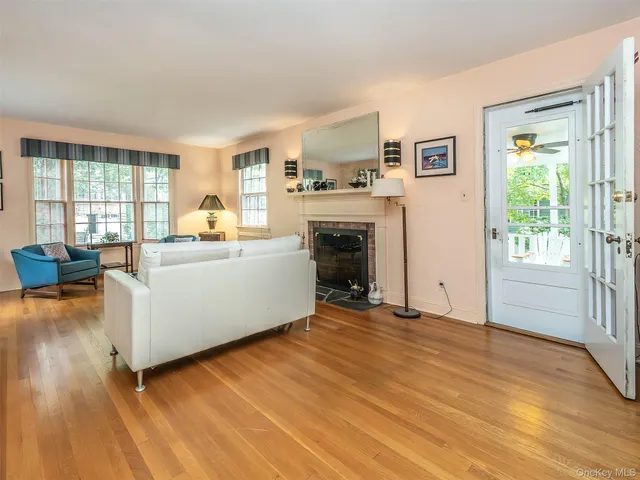 $1,299,000 | 43 Amherst Road, Port Washington, NY 11050