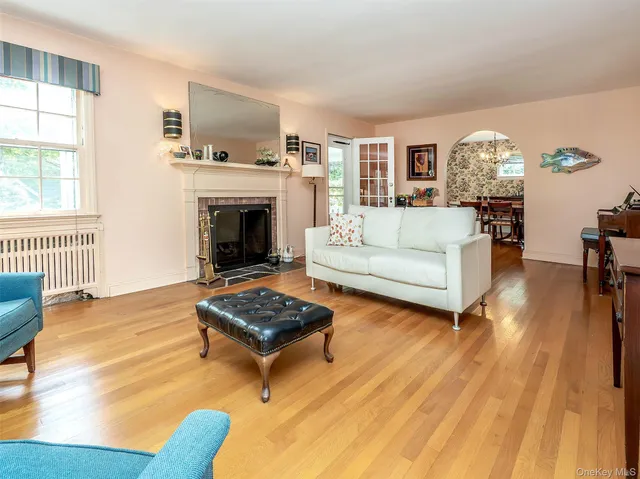 $1,299,000 | 43 Amherst Road, Port Washington, NY 11050