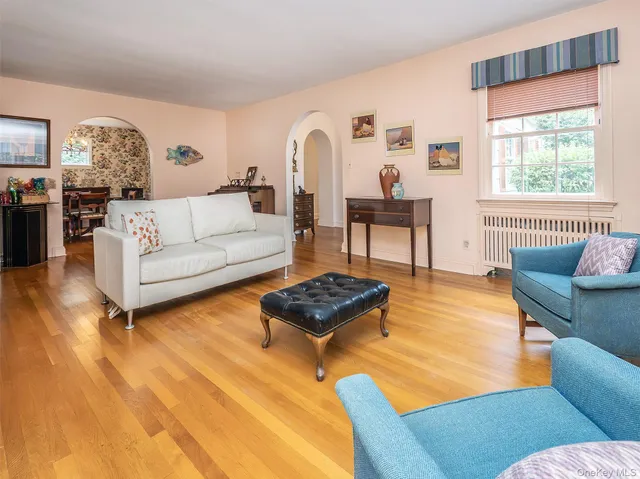 $1,299,000 | 43 Amherst Road, Port Washington, NY 11050