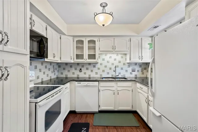 $300,000 | 117 East Clinton Place, Unit 7, Kirkwood, MO 63122