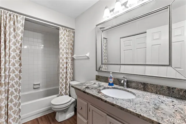 $300,000 | 117 East Clinton Place, Unit 7, Kirkwood, MO 63122