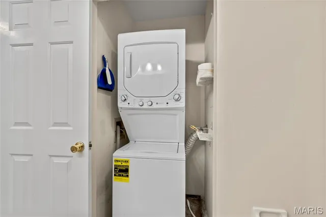 $300,000 | 117 East Clinton Place, Unit 7, Kirkwood, MO 63122