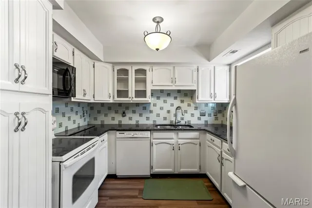 $300,000 | 117 East Clinton Place, Unit 7, Kirkwood, MO 63122