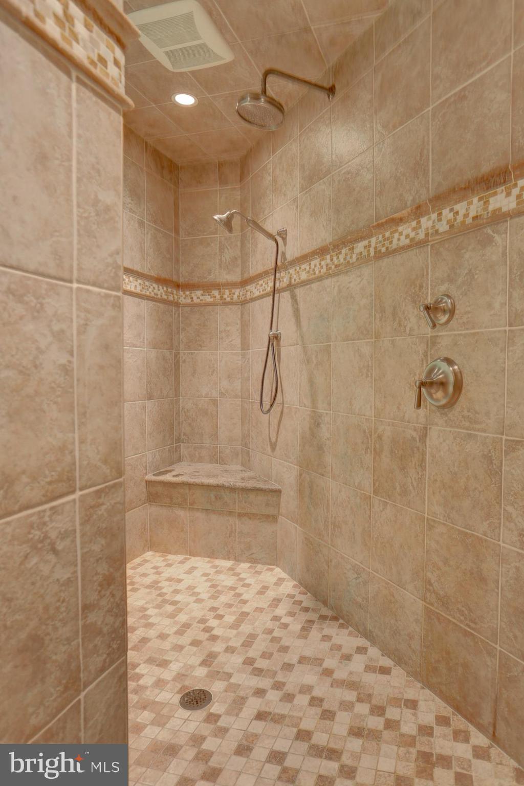 2601 Old Orchard Road Lancaster, PA 17601 - Photo 29 of 59 Owner's bath