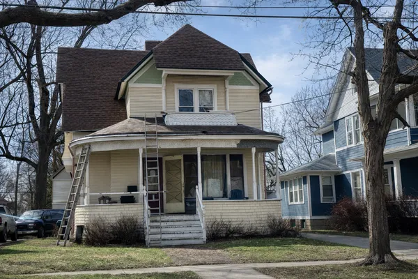 $224,000 | 422 Grand Avenue, Aurora, IL 60506