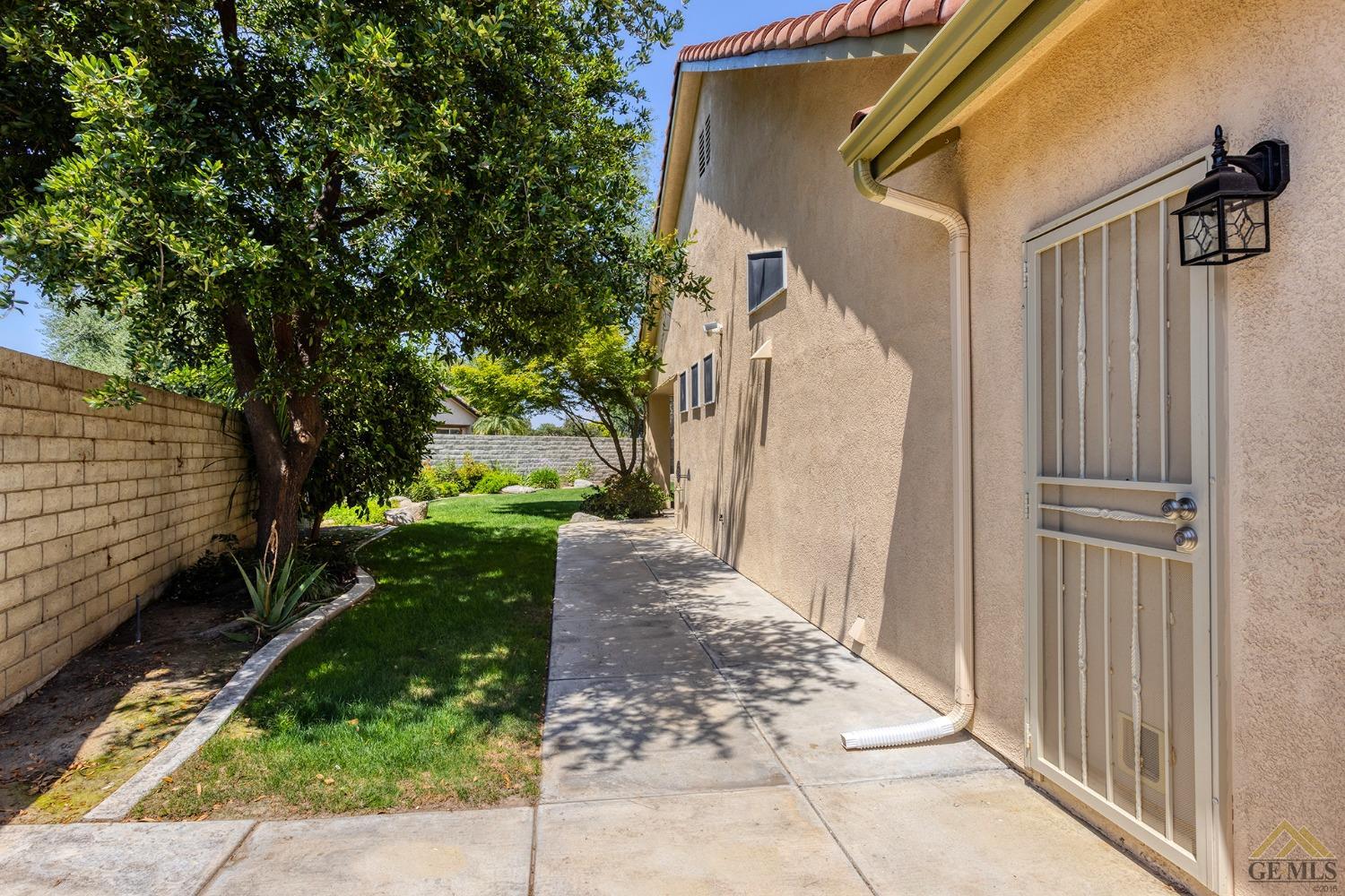 Undisclosed Address Bakersfield, CA 93311 - Photo 4 of 31 a view of a back yard of the house