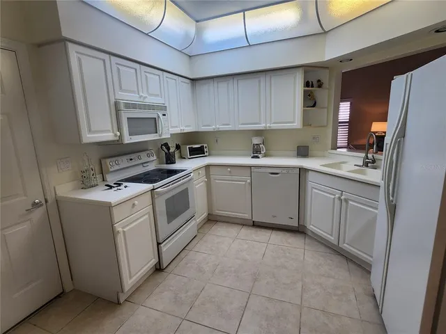 $2,000 | 6566 Fairway Gardens Drive, Bradenton, FL 34203