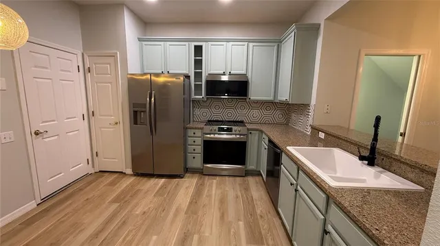 $2,700 | 3342 Covered Bridge Drive West, Dunedin, FL 34698