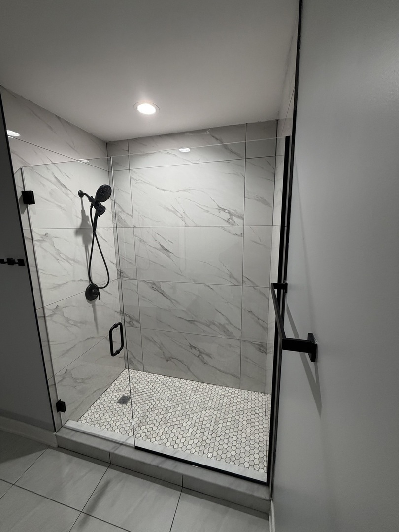 2622 West Adams Street, Unit 2 Chicago, IL 60612 - Photo 13 of 26 a bathroom with a shower