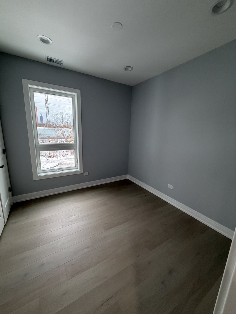 2622 West Adams Street, Unit 2 Chicago, IL 60612 - Photo 16 of 26 an empty room with a window