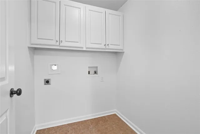 $289,500 | 2613 East Robinwood Drive, Lake Charles, LA 70611