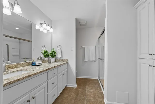 $289,500 | 2613 East Robinwood Drive, Lake Charles, LA 70611