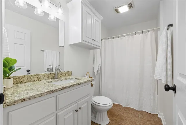 $289,500 | 2613 East Robinwood Drive, Lake Charles, LA 70611