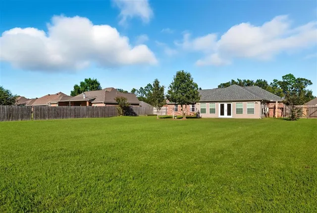 $289,500 | 2613 East Robinwood Drive, Lake Charles, LA 70611